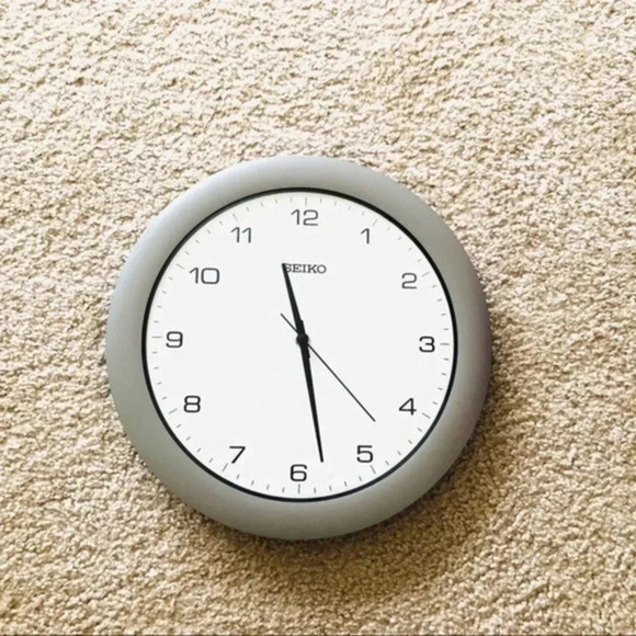 Seiko brand -wall clock -12” diameter/silv… - Picture 1 of 6